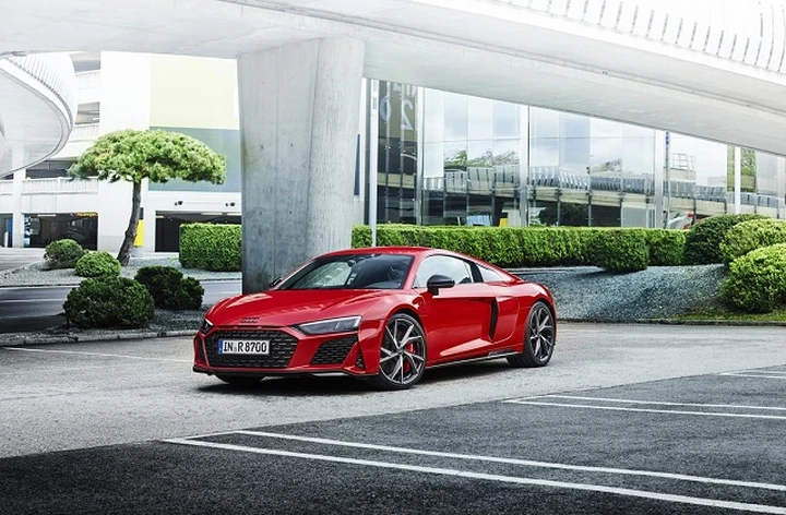 Audi R8 V10 Performance RWD: dotazioni e prezzi