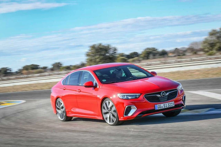 Opel Insignia GSi: nuove immagini ufficiali