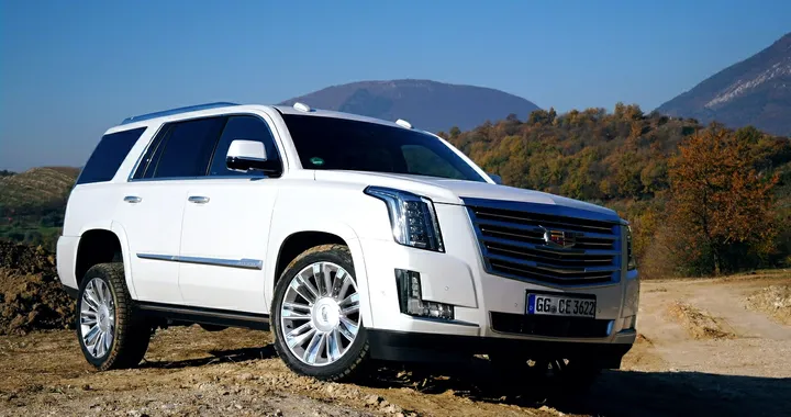 Cadillac Escalade V8 AWD Platinum: la prova su strada