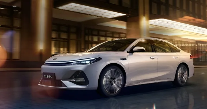 Geely Galaxy A7 EM-i: l’ibrida da 2.100 km che sfida ogni limite