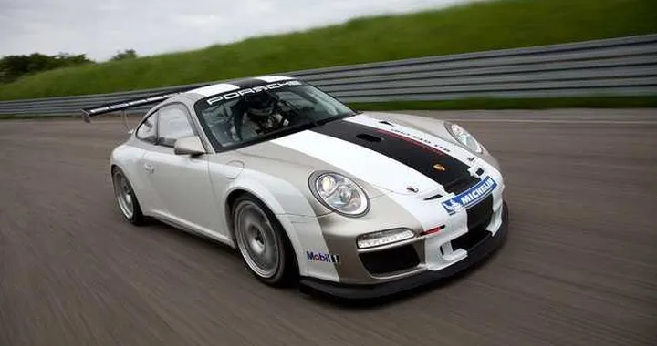Porsche: scende in pista la 911 GT3 Cup 2012