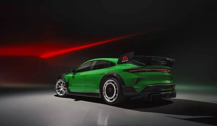 Porsche Taycan Turbo GT sotto i 7 minuti al Nürburgring grazie a Pirelli