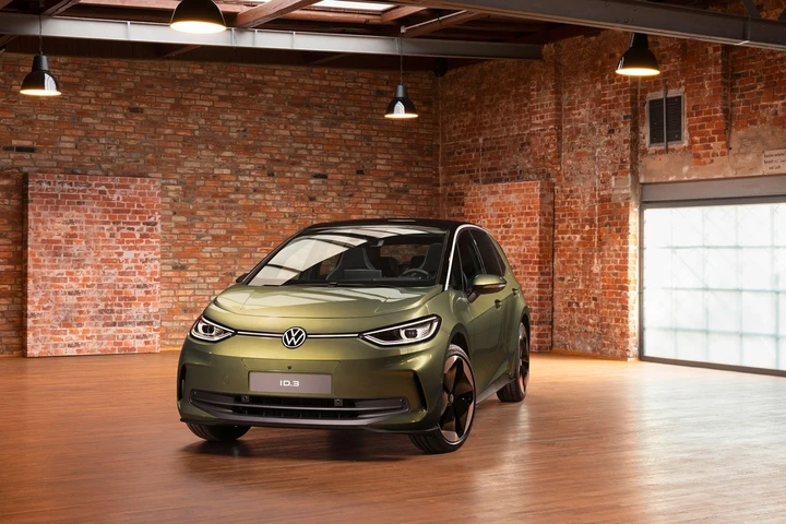 Volkswagen ID.3 2023 restyling: novità, autonomia, interni, prezzi