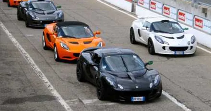Lotus, il raduno in pista a Varano