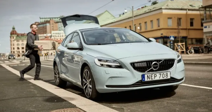 Volvo: con In-Car Delivery i pacchi arrivano in auto