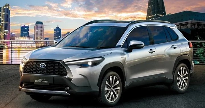 Toyota Corolla Cross: dimensioni, caratteristiche, ibrido