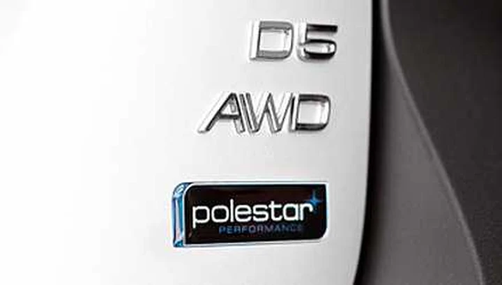 Più potenza alle Volvo V70 e XC70 con il kit ufficiale Polestar