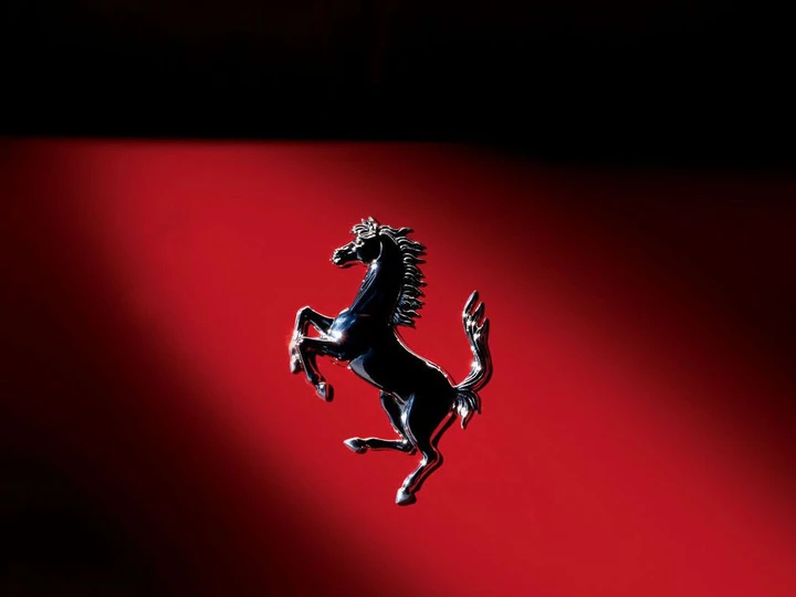 Ferrari: il nuovo modello ibrido è pronto al debutto