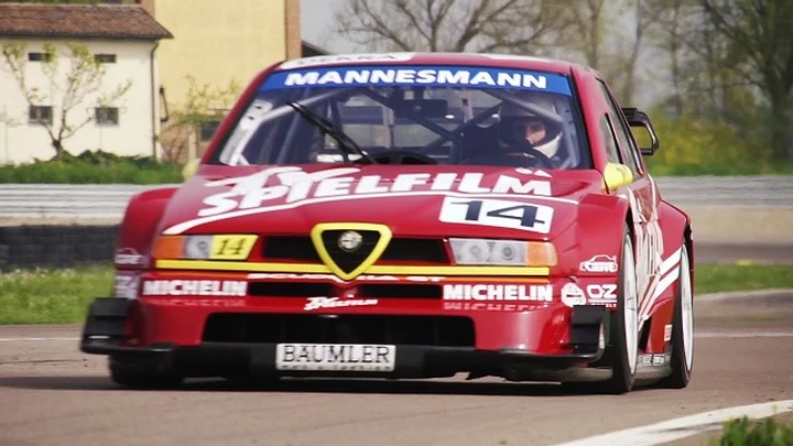 Un tuffo al cuore: il tuono dell’Alfa Romeo 155 2.5 V6 Ti. Ecco il video