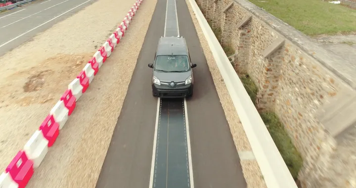 Renault Zoe Z.E. : il futuro delle elettriche è la ricarica wireless in movimento?