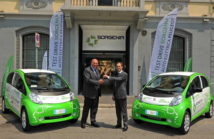 Peugeot iOn: consegnati due esemplari a Sorgenia