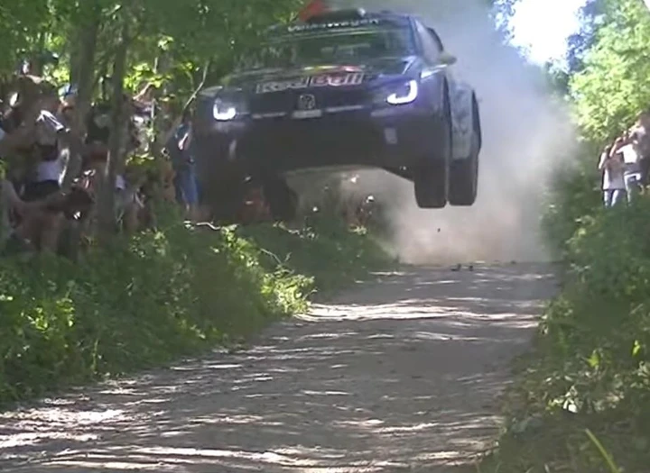 Salti spettacolari ad alta quota nei rally [Video]