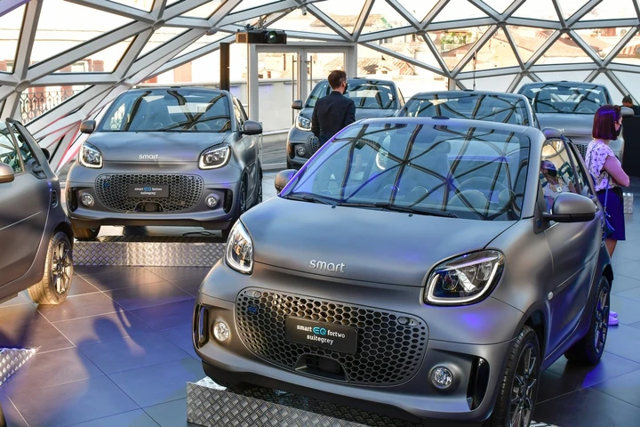 Smart Fortwo EQ 2020: debutta la Cabrio Suitegrey, ecco i prezzi