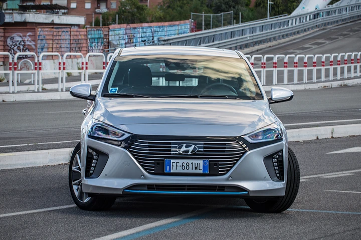 Hyundai Ioniq Hybrid: la prova su strada