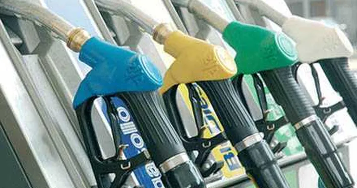 Carburanti: la benzina sfiora 1,60 euro al litro
