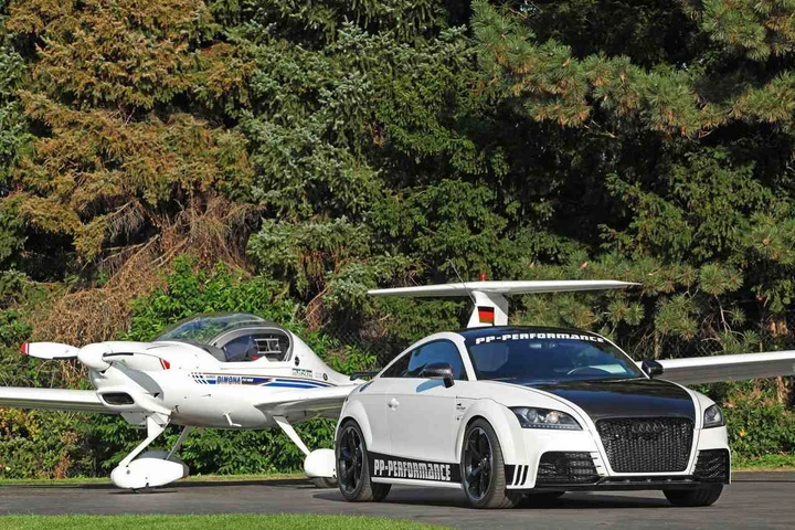 Audi TT RS Black & White Edition