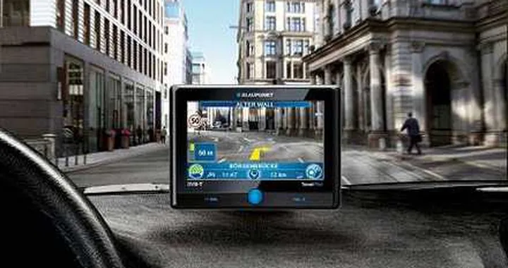 In auto, il navigatore è più pericoloso del cellulare