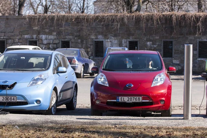 Nissan Leaf 2013: il parcheggio non è mai stato così facile