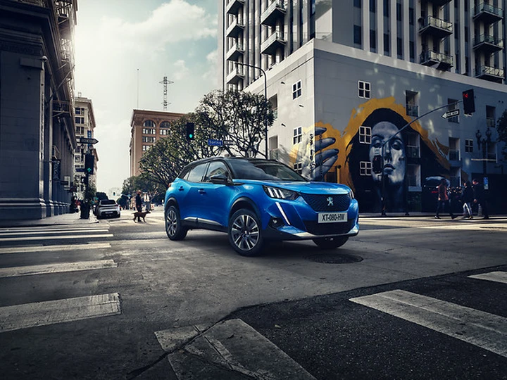 Nuova Peugeot 2008: nuove foto ufficiali