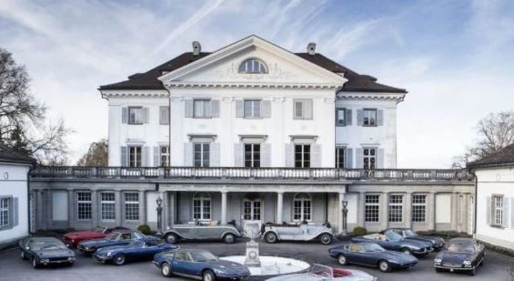 Il castello svizzero con la collezione di auto da 2 milioni di euro