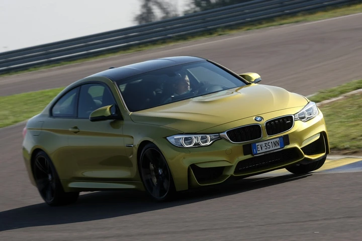 BMW M4, test drive in pista