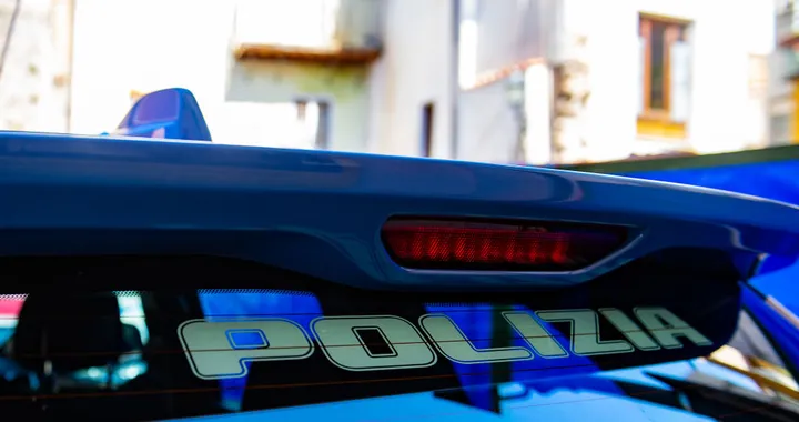 Beve cinque volte il consentito e si mette al volante con patente scaduta: donna causa incidente