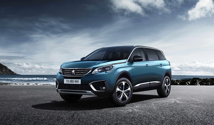 Nuova Peugeot 5008, il SUV diventa più grande