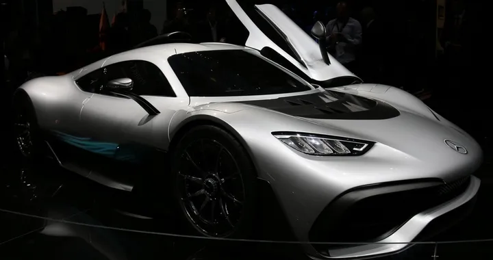 Mercedes-AMG Project One, la hypercar debutta a Francoforte