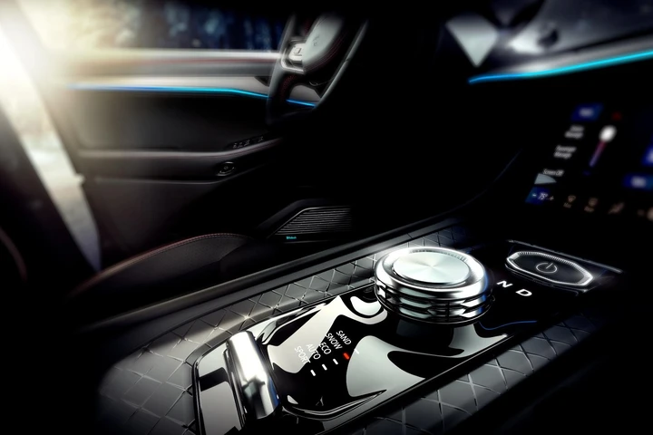 Nuove immagini degli interni della Jeep Wagoneer S
