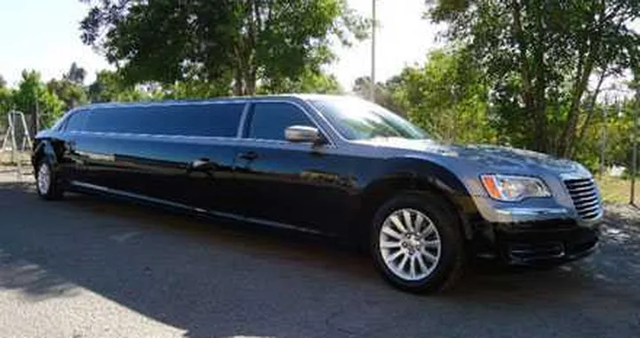 Chrysler 300C Limousine, in vendita su eBay