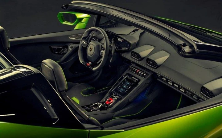 Le supercar scelgono Alcantara per i propri interni