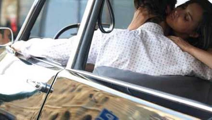 Sesso in auto nel bosco? 
