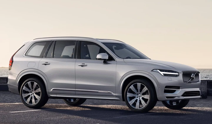 Nuova Volvo XC90, svelato il restyling del SUV svedese