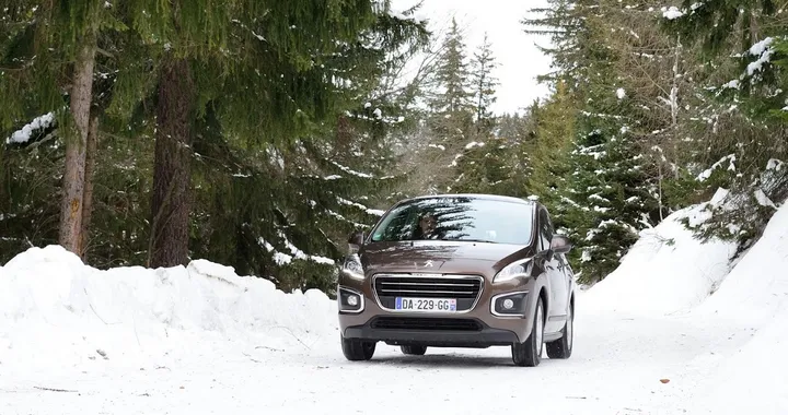 Peugeot Grip Control e Hybrid4: test drive sulla neve