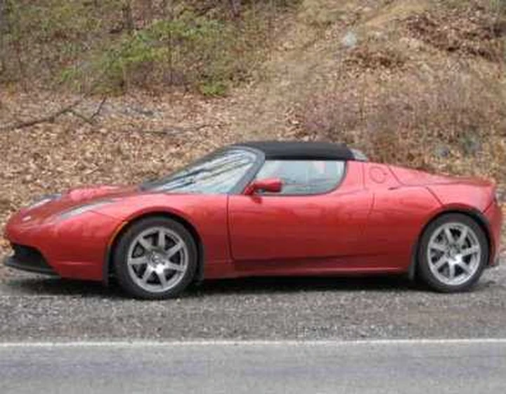 Tesla Motors richiama 439 Roadster
