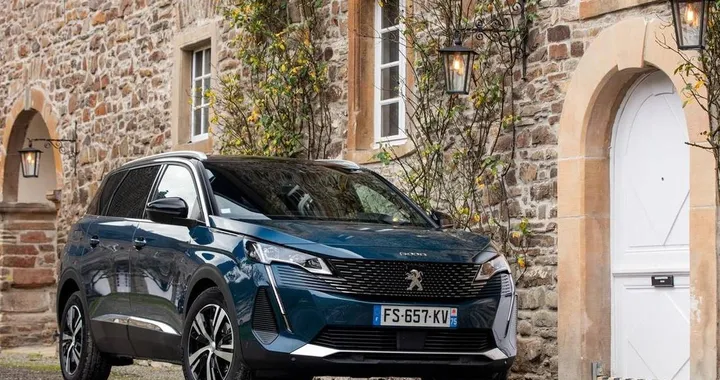 Peugeot 5008 2025: il debutto della nuova generazione è previsto nel 2024