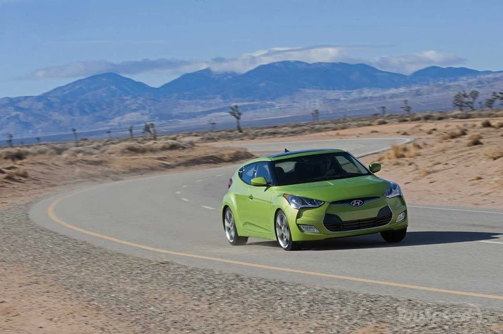 Hyundai Veloster: immagini ufficiali