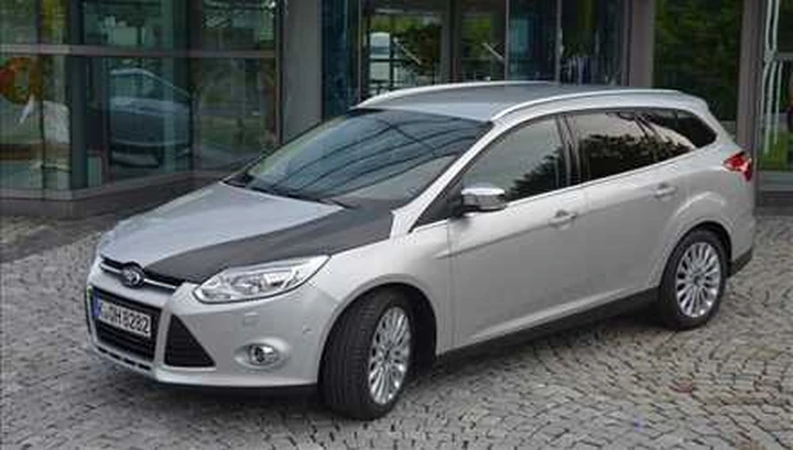 Ford: cofano in fibra di carbonio per la Focus