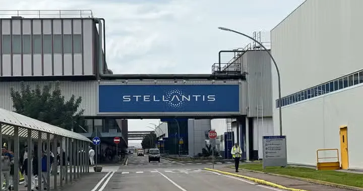 Stellantis, lo stabilimento di Pomigliano avvia la transizione verso l'elettrico