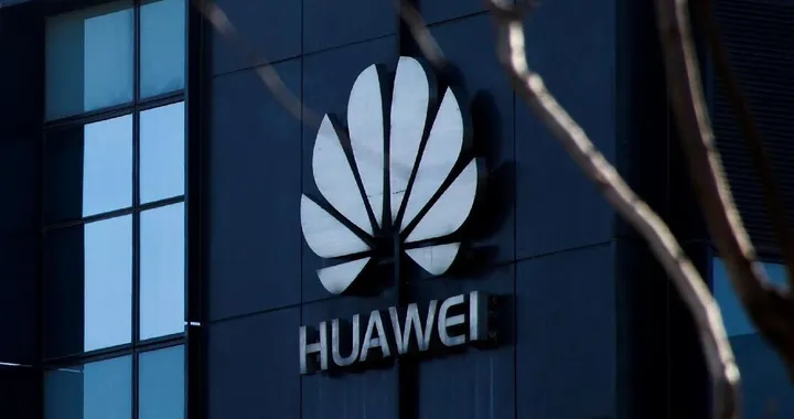 Huawei rivoluziona le batterie: autonomia di 3.000 km e ricarica in 5 minuti
