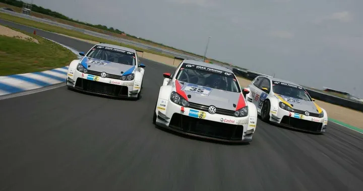 Volkswagen: la Golf24 debutta alla 24 Ore del 'Ring