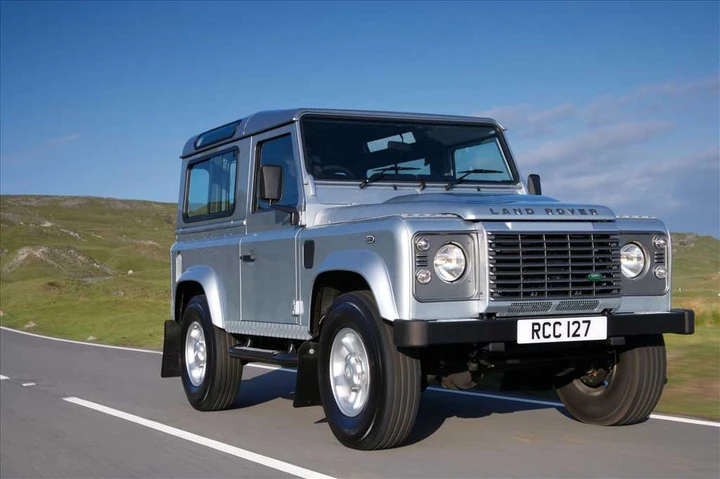 Land Rover Defender, sul mercato fino al 2017