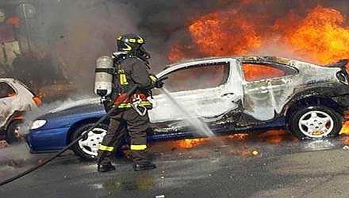 Caldo d’estate: se l’auto va in fiamme