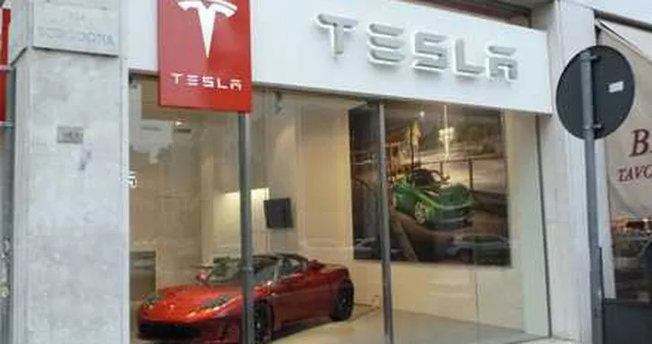 La Tesla sbarca a Milano