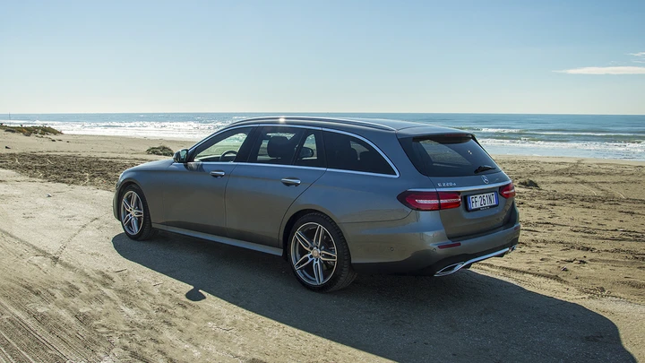 Mercedes-Benz Classe E SW 220d Auto AMG Line: la prova su strada