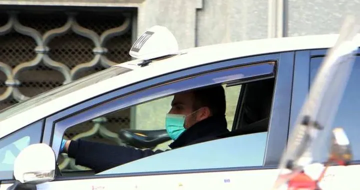 Mascherina in auto: sì o no, consigli e suggerimenti