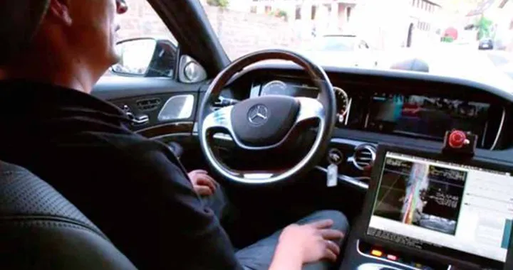 Mercedes S 500 Intelligent Drive: 100 km in guida autonoma