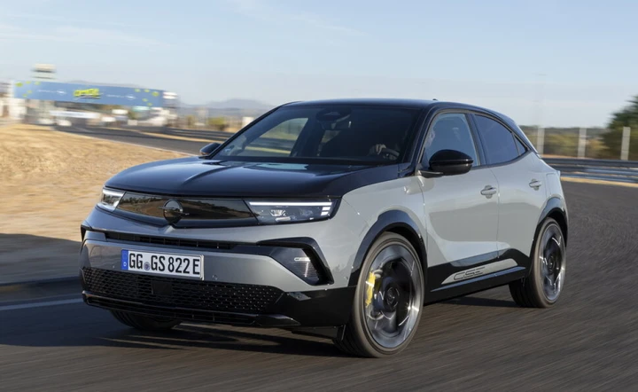 Opel Mokka GSe: la crossover elettrica con 281 CV