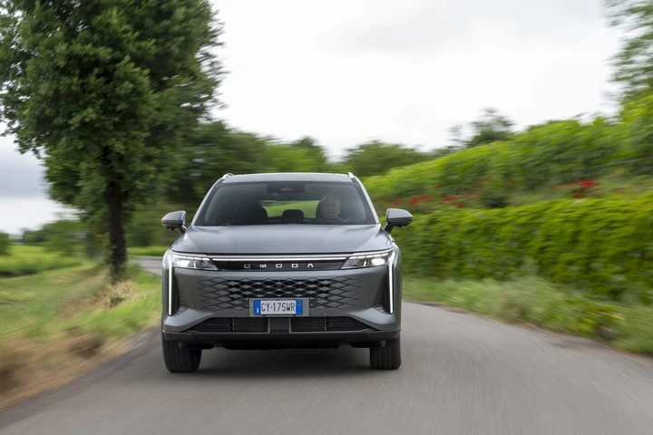 Omoda 9 Super Hybrid: il nuovo SUV di lusso cinese che sfida i colossi europei