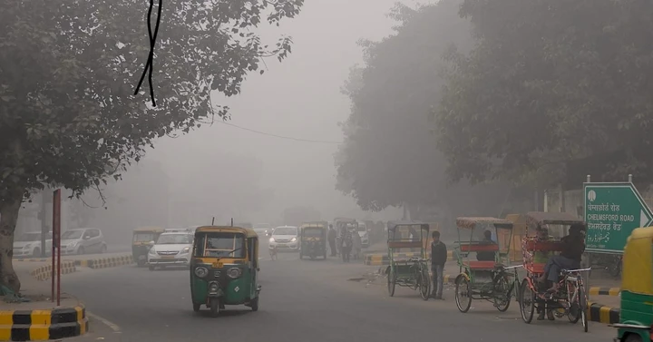 Delhi accelera sulla mobilità elettrica: stop a benzina e diesel entro il 2035